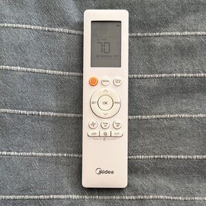 Midea RG10G4(B2)/BGCEFU1 Air Conditioner White Remote Control